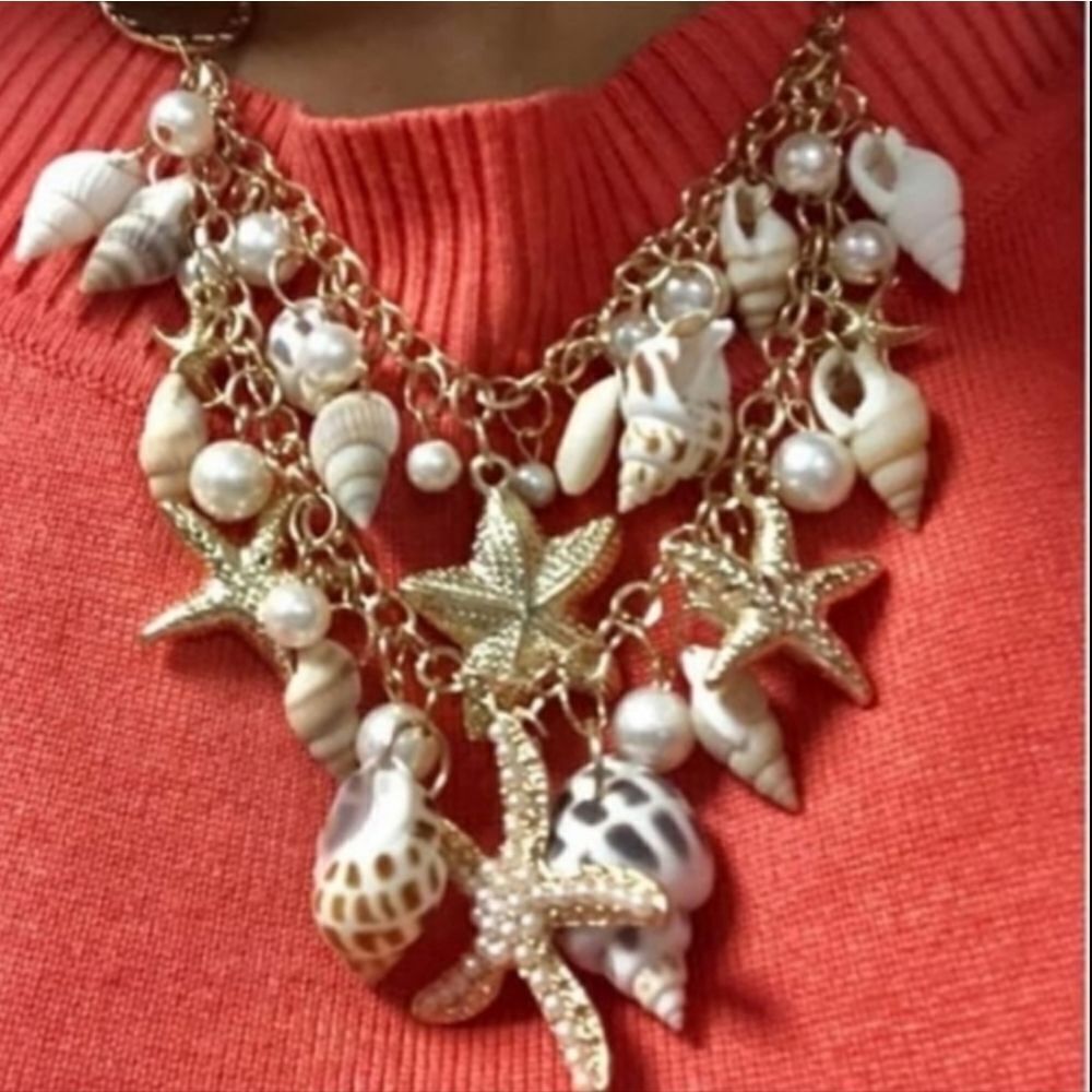 New!  2 layer shell starfish golden necklace NWOT